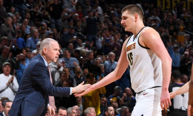 B的曲线更 B的曲线更